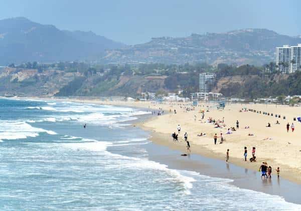 ראשי מחוז לוס אנג'לס סימנו תאריך לפתיחת החופים