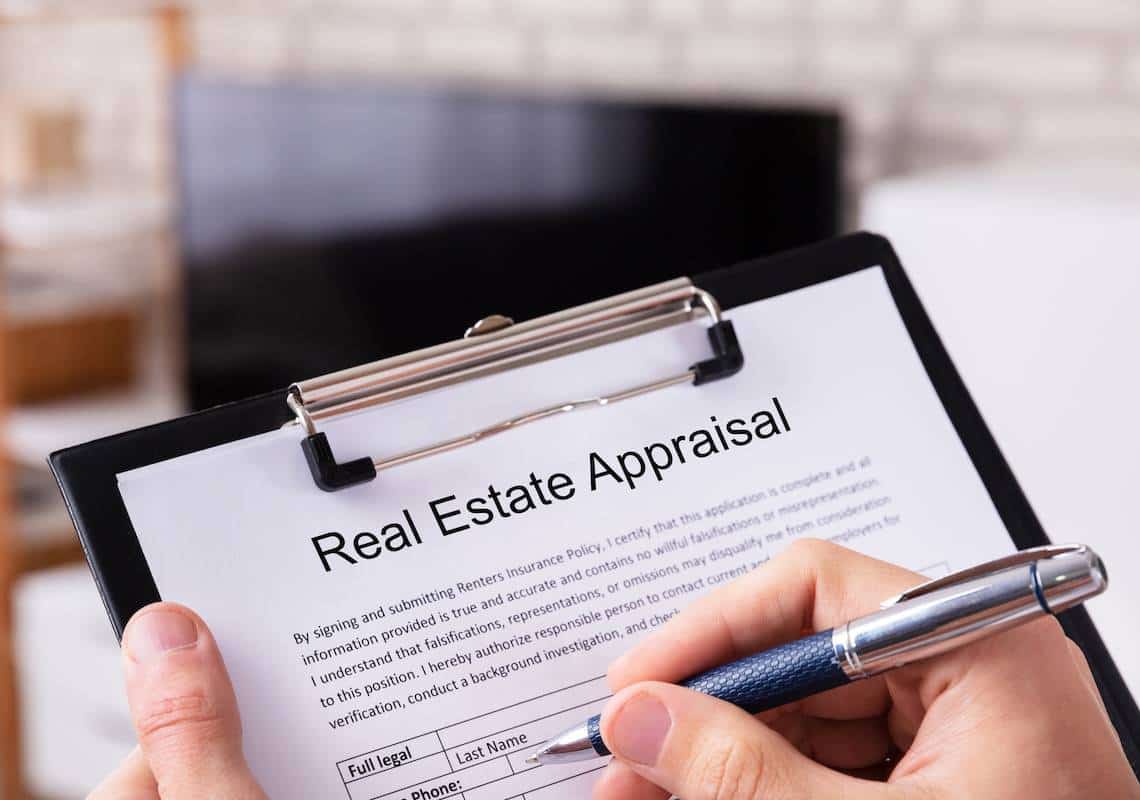 מאוכזבים מהערכת שווי הנכס של השמאי? ברוקר נדל"ן ישראלי ממיאמי מסביר מדוע אסור להרים ידיים