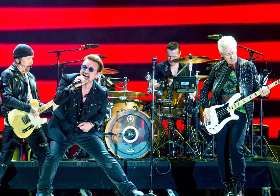 לזכר הקורבנות: מחווה מרגשת של U2 על הבמה בלאס וגאס עבור ישראל