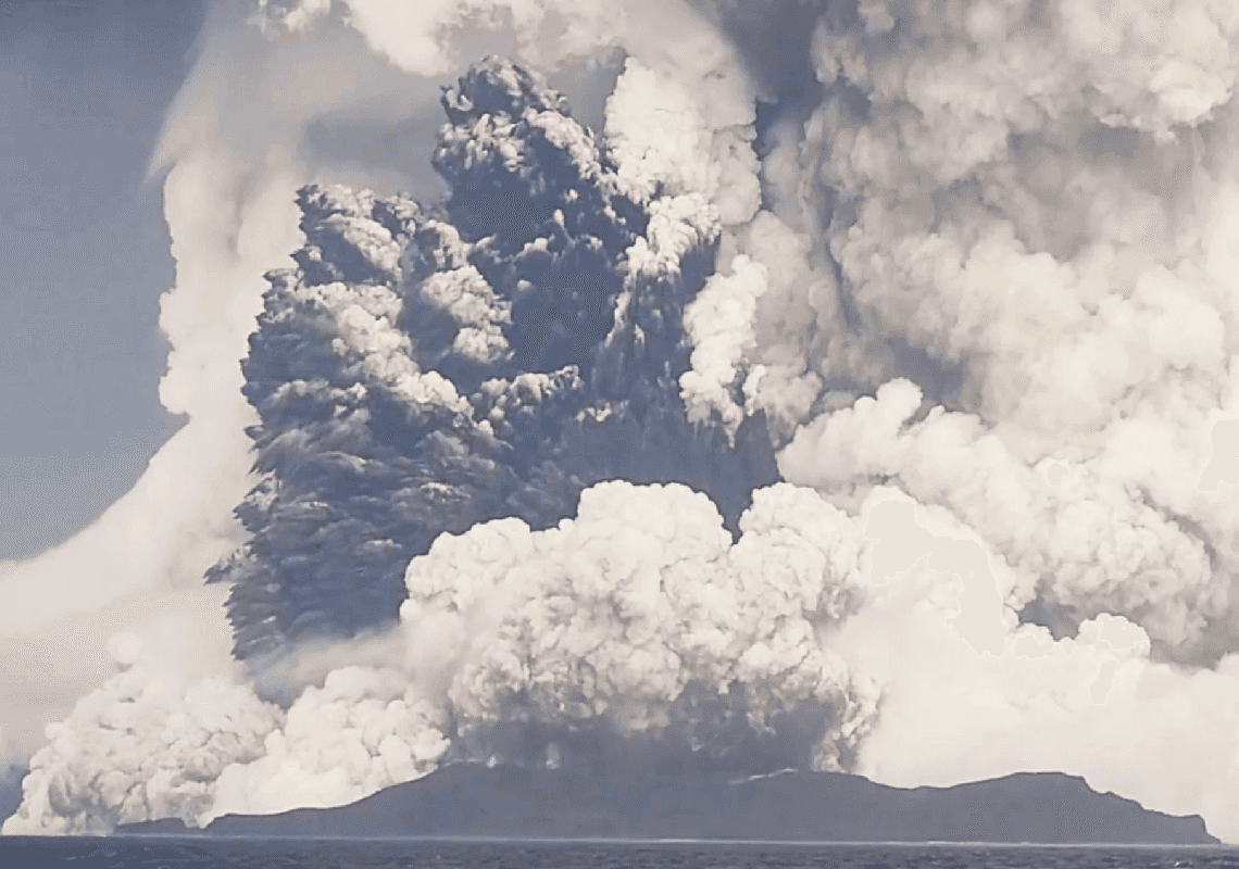 "אסון טבע של פעם במילניום": התפרצות נוספת של הר הגעש באוקיינוס השקט