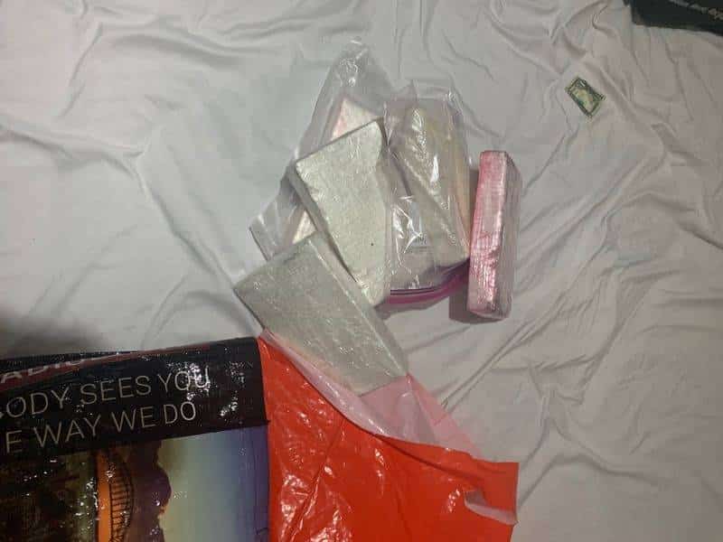 ניו יורק: כ-12 ק״ג קוקאין שהוברחו במכשירי ניקיון נתפסו בדירה בברונקס. המשטרה: 3 חשודים נעצרו