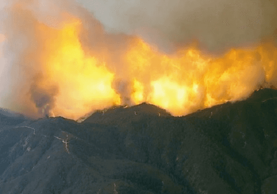 החשוד בשריפות הולי בדרום קליפורניה הואשם רשמית בהצתה