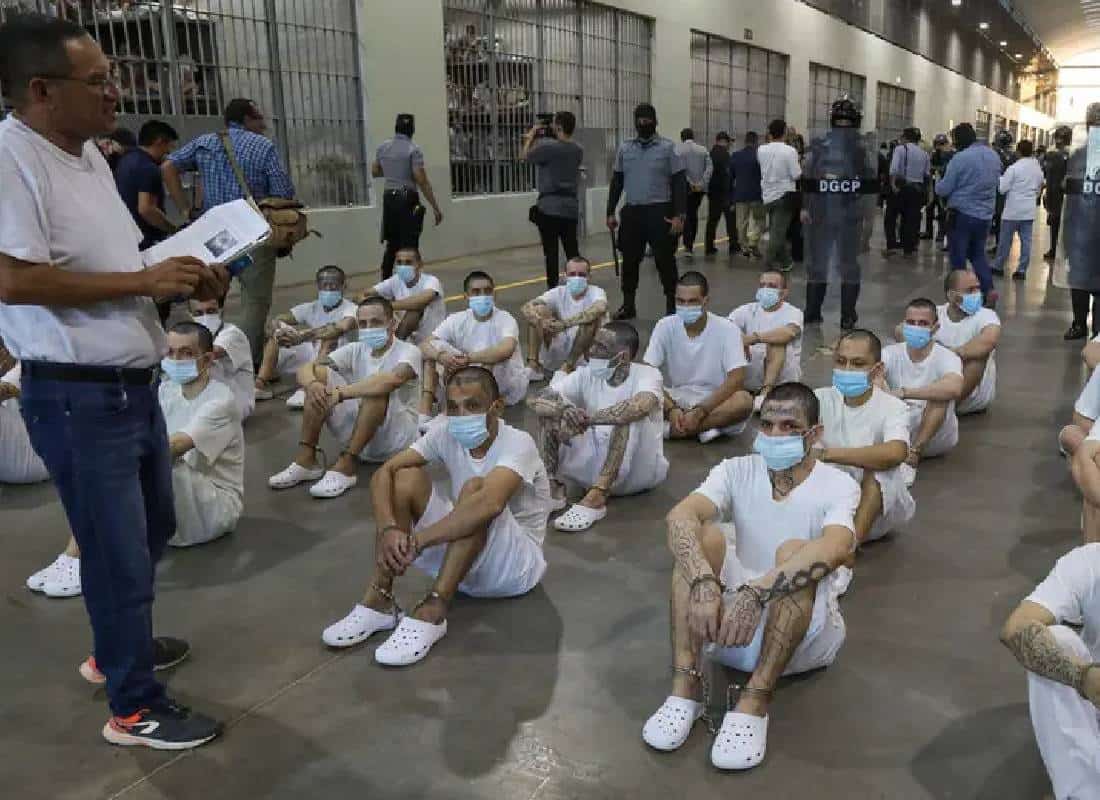 בית המשפט העליון בארה"ב מקפיא את הגירושים ההמוניים: מאבק על חוק משנת 1798