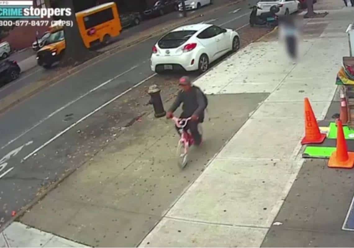 תקיפה מקוממת ברחובות ניו יורק: בת 10 נשדדה בקווינס