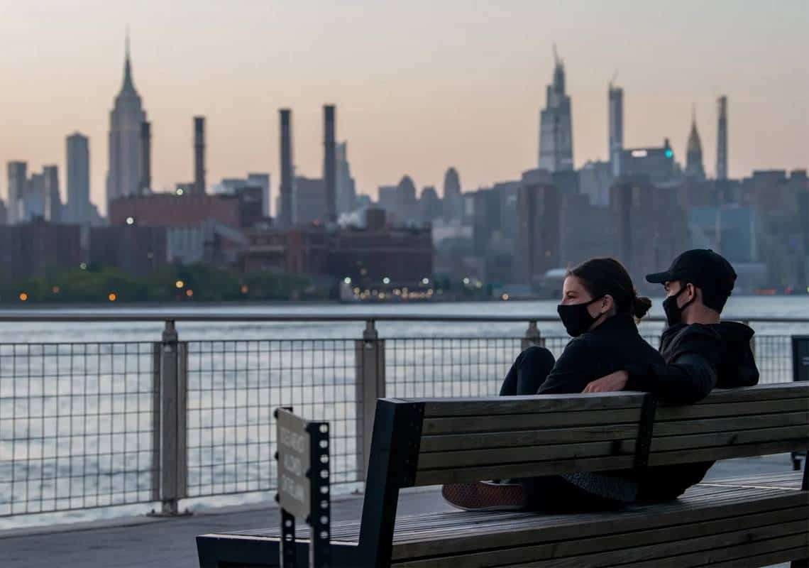 ארה"ב על סף שינוי מדיניות משמעותי: חובת עטיית מסכות במרחבים פתוחים תבוטל?