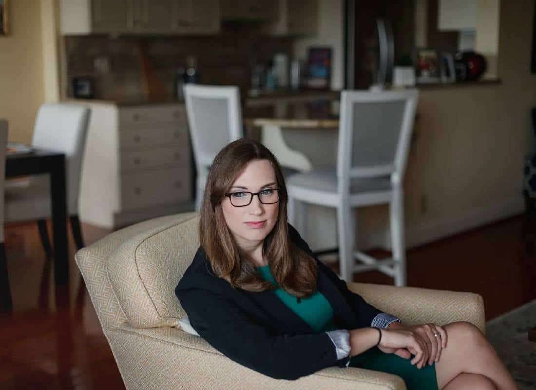 סערה בקונגרס: יו"ר בית הנבחרים תומך בחוק שימנע מחברת קונגרס טרנסג'נדרית להשתמש בשירותי נשים