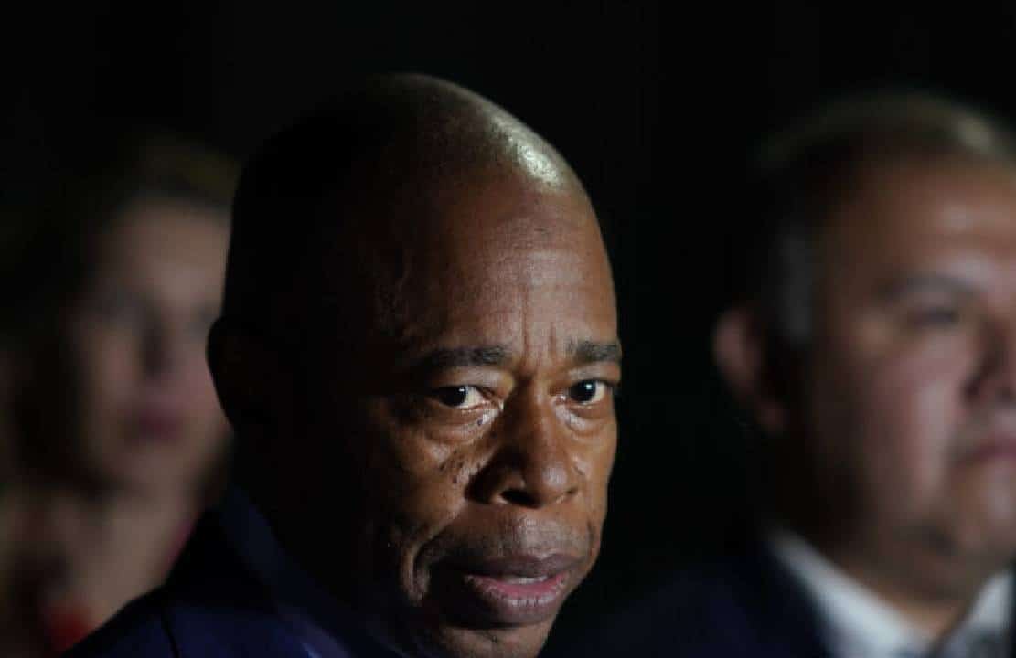 ראש עיריית ניו יורק: "עלינו להעסיק מהגרים בלתי חוקיים כמצילים כי הם שחיינים מצוינים"