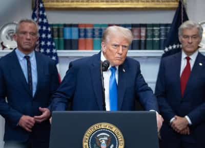 טראמפ קושר את הטיילנול לאוטיזם ללא ראיות מדעיות, ומותיר רופאים בהלם: זו החלטה שלא מבוססת על מחקר