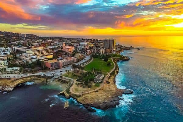 פנקו את עצמכם: צאו לסוף שבוע ראוותני ומהנה באזור שמכונה ה"בוורלי הילס" של סן דייגו