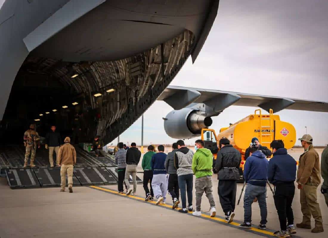 גל מעצרים וגירושים חסר תקדים: 100 אלף מהגרים גורשו מארה"ב בתוך חודשיים