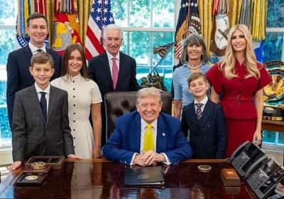 מי לבשה את זה יותר טוב? ארבלה קושנר בשמלה של אמא איוונקה