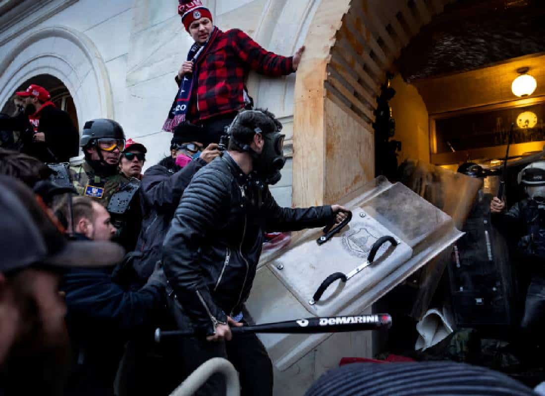 חנינת טראמפ: פורצי הקפיטול דורשים זיכוי גם מתיקי רצח, טרור ופדופיליה