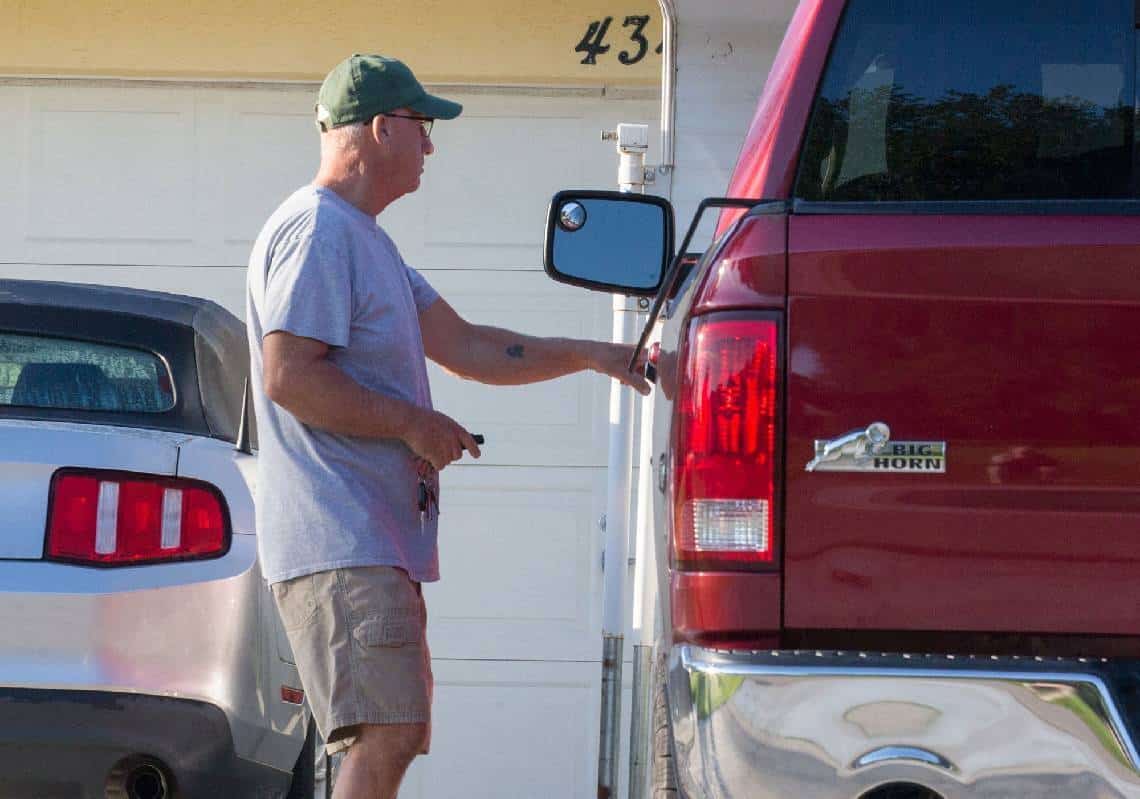 דרמטי: אביו של בריאן לאונדרי הסכים להצטרף לחיפושים אחר בנו הנמלט