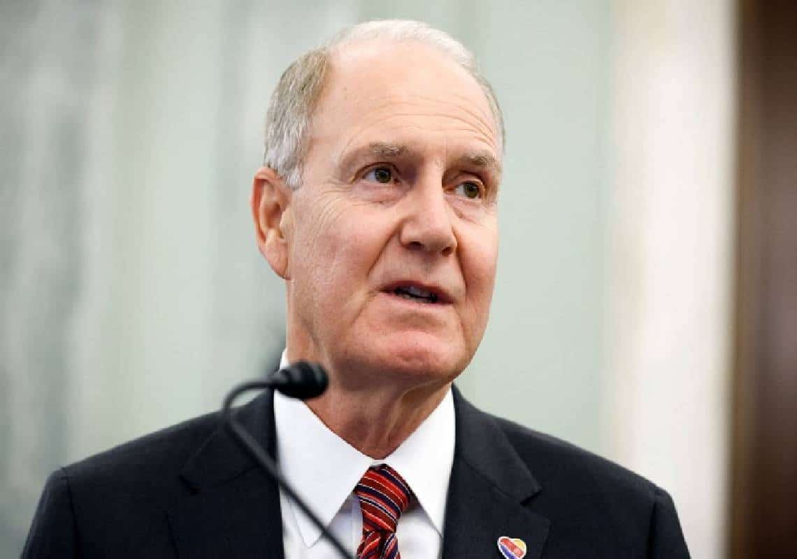 הוא התנגד בנחרצות לחבישת מסכות בכל הטיסות, עתה מנכ"ל ענקית התעופה נדבק בקורונה