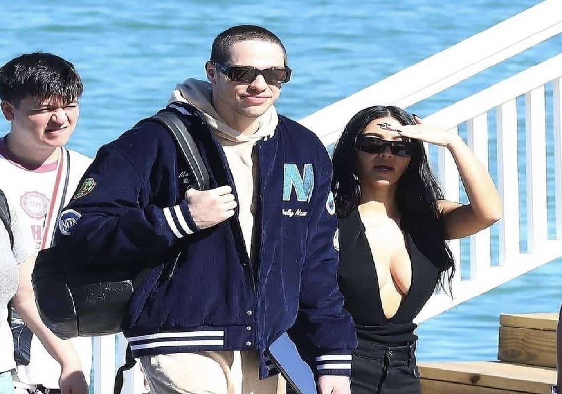 כבר לא מסתתרים: החופשה הרומנטית של קים קרדשיאן ופיט דיווידסון 