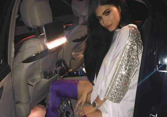 איך ההיעלמות של קיילי ג'נר מעיני הציבור מגבירה דווקא את הפופולריות שלה