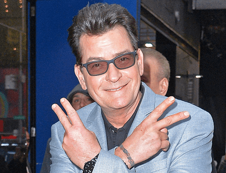 צ'ארלי שין טוען שהווא "מנודה" מהוליווד ורוצה לחתוך בתשלום דמי המזונות 