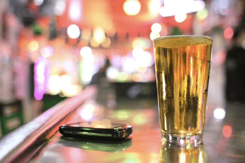 "500 דולר או שאספר לאישתך שאתה בוגד בה": בילוי תמים בפאב הפך לסיוט