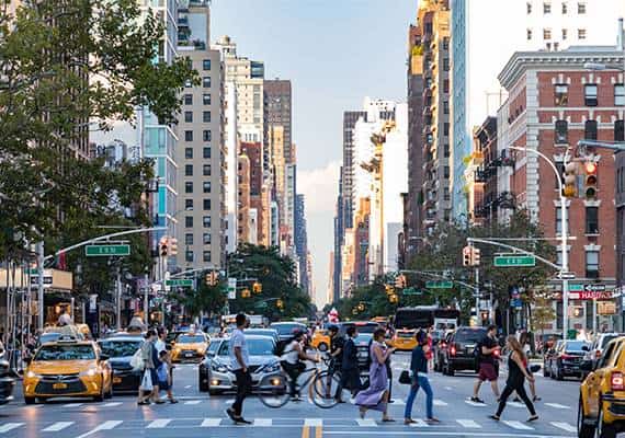 ניו יורק: חסר בית תקף נשים באיסט וילג'