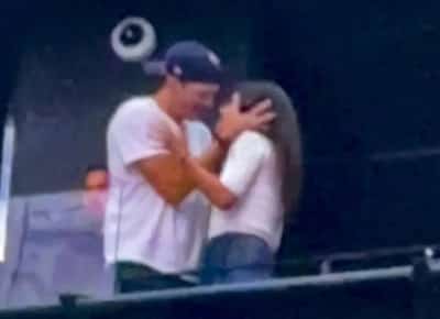 מילה קוניס ואשטון קוצ'ר מציגים קרבה יתרה בקונצרט של באקסטריט בויז