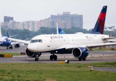 סוכנים פדרליים פרצו למטוס לאחר נחיתה בסן פרנסיסקו: הטייס נעצר לעיני הנוסעים