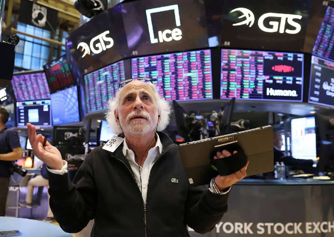 הדאו ג'ונס צונח ב-300 נקודות: לאחר שמנכ"ל FedEx פרסם אזהרת מיתון