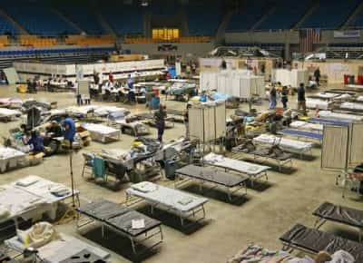 עונת ההוריקנים בצל הפחד: מהגרים בפלורידה נמנעים ממקלטי חירום מחשש לגירוש