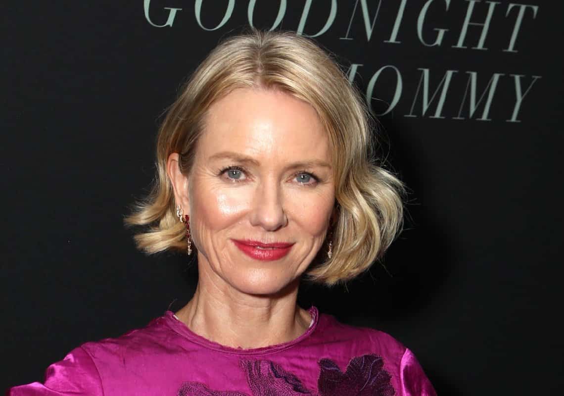 נעמי ווטס חוזרת להחלטה להביא ילד בגיל 36: ״הרגשתי כל כך בודדה״