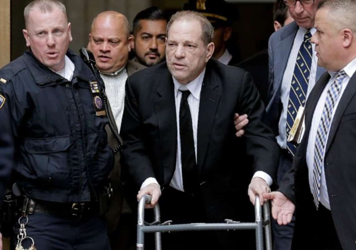 לאחר דחיות ועיכובים: משפטו של הארווי ויינסטין יוצא לדרך בלוס אנג'לס