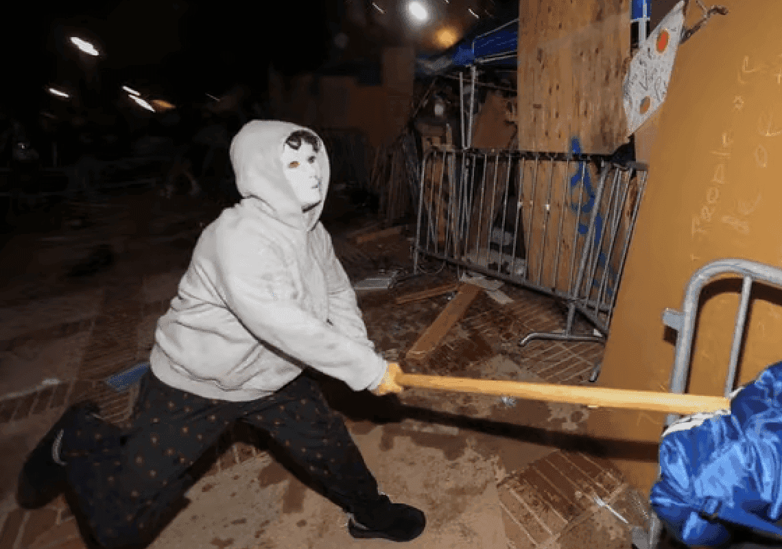 צעיר ישראלי מבוורלי הילס נעצר בחשד שהכה מפגין פרו-פלסטיני באונ' קליפורניה