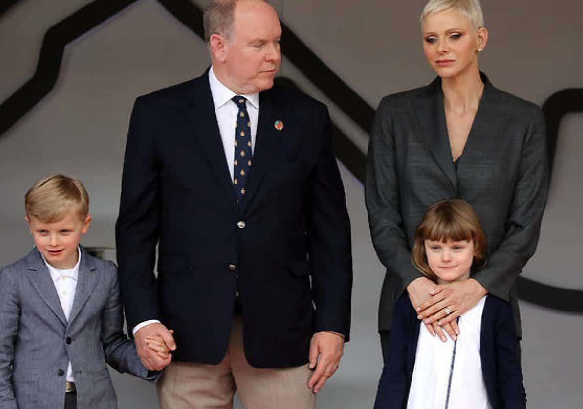 נסיכת מונקו מגיעה לאירוע מלכותי ראשון מאז שיצאה מאשפוז ומעוררת סערה