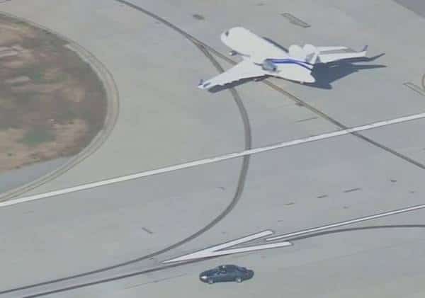 תקרית חריגה בוואלי לוס אנג'לס: מרדף אחר רכב שפרץ לשדה תעופה בוואן נייס