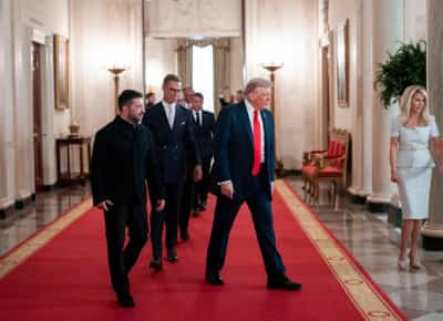 הפגישה הגורלית בבית הלבן: זלנסקי החליף את המדים בחליפה וקיבל הבטחות אמריקאיות