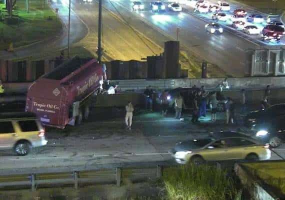 פלורידה: 2 הרוגים ו-8 פצועים בתאונת דרכים עם מיכלית דלק