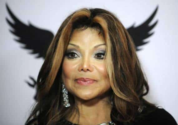 קולות מן השמיים: לה טויה ג'קסון "שוחחה" עם אחיה המנוח מייקל