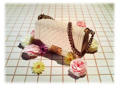 מהפכת הסופרפייק: תיקי יוקרה מזויפים בלתי ניתנים לזיהוי מזעזעים את התעשייה