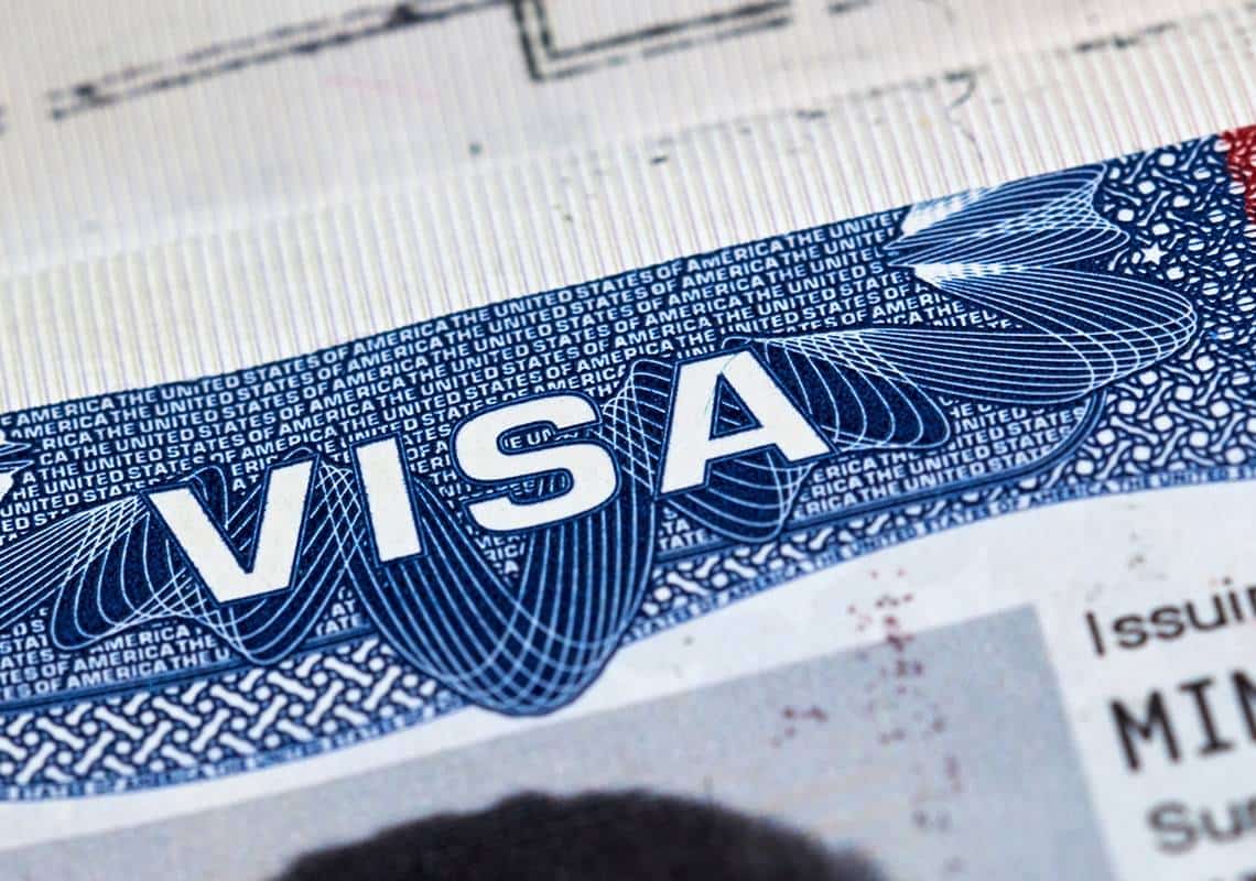 "הבטיחו שיתקבלו ללימודים בארה"ב בתמורה לאלפי דולרים": הונאת ויזות נחשפה בדרום קליפורניה