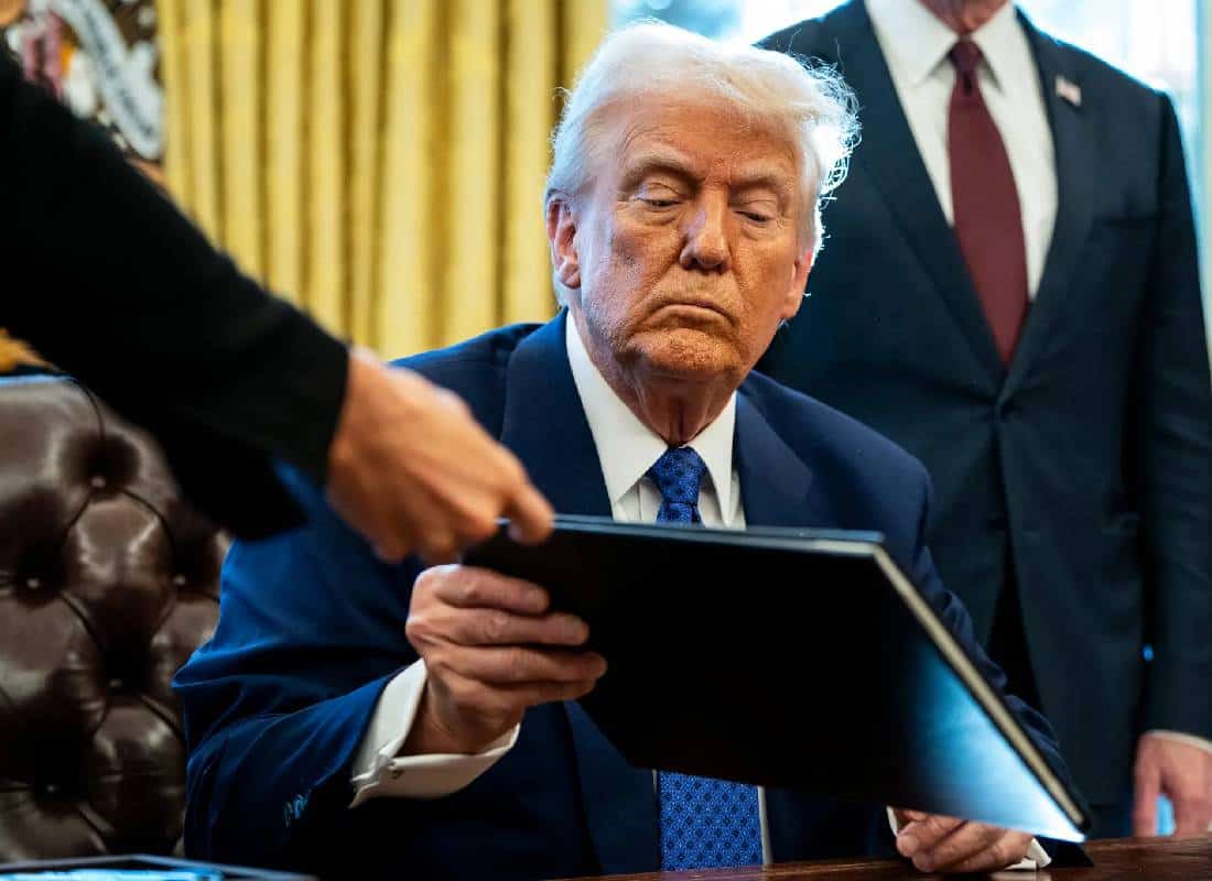 שופט חוסם את הקפאת המימון של טראמפ: "הבית הלבן הציב עצמו מעל הקונגרס"