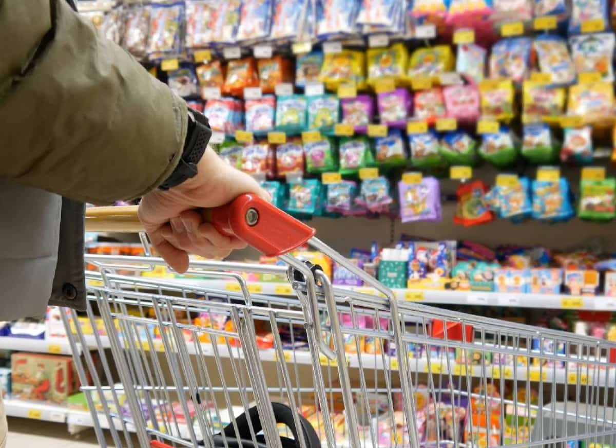 הם מוכרים לכם פחות, גובים יותר — וסומכים על כך שלא תשימו לב