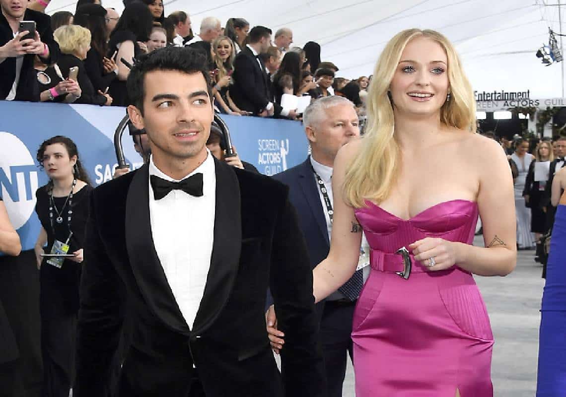 החסידה חוזרת לביקור: סופי טרנר בהריון שני 