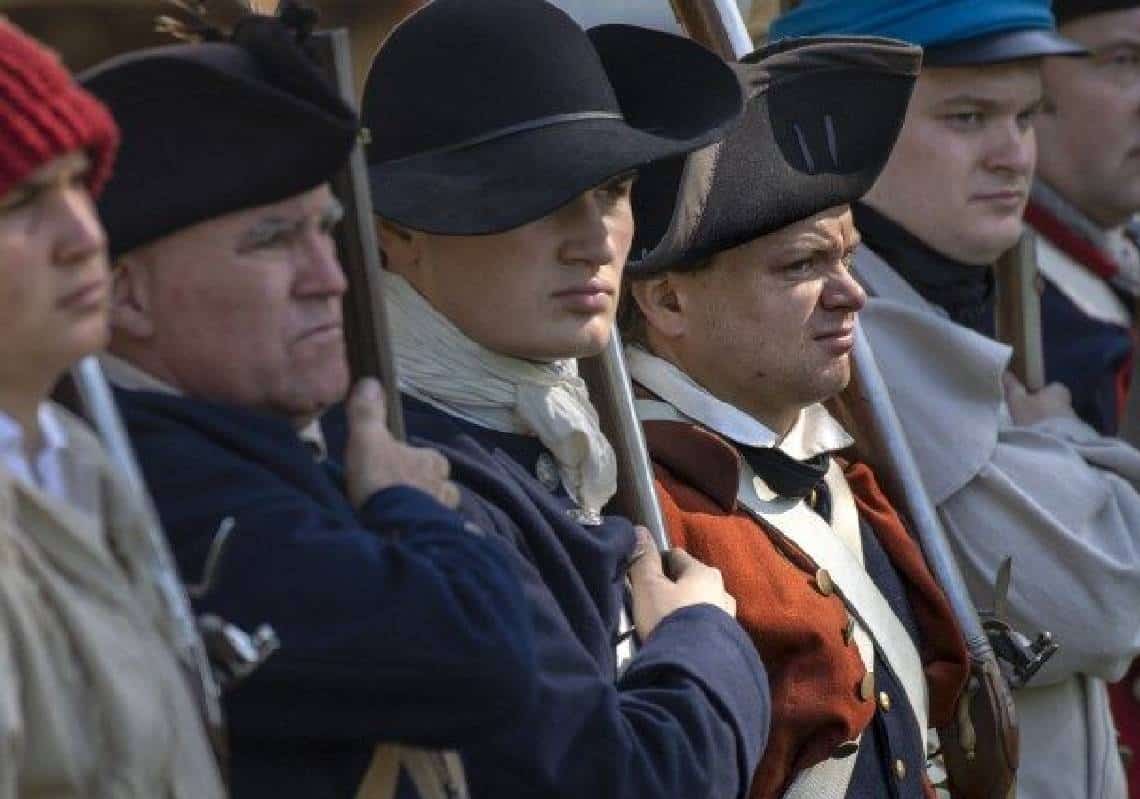 "שליש מהאמריקאים מאמינים שיצטרכו לשאת נשק כנגד הממשלה"