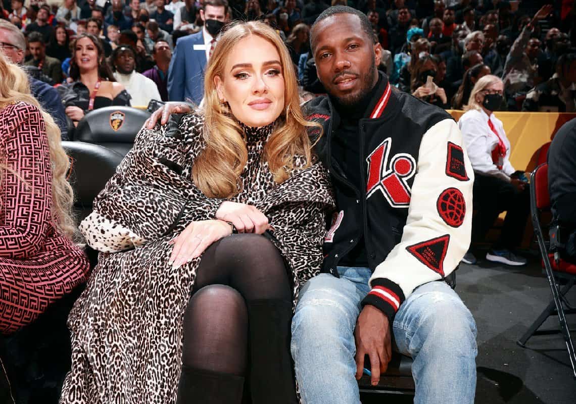 אדל מאוהבת מתמיד: ״הזמן עובר מהר כשנהנים״ 