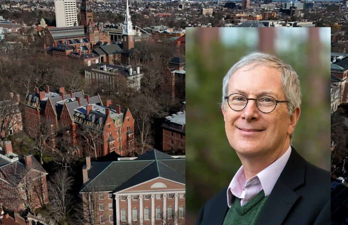 יו"ר המאבק נגד אנטישמיות בהרווארד מואשם בהיותו אוטו-אנטישמי אשר טען "ליהודים ורידי שנאה, ישראל מדינת אפרטהייד"