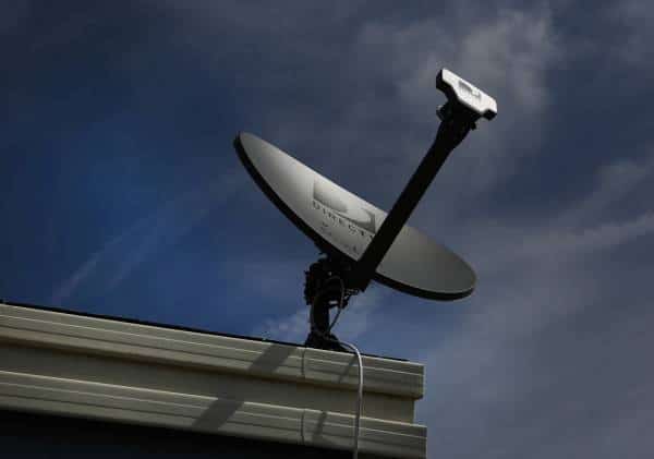 לקראת מהפכה ב-DirecTV: עוזבת את הלווין לטובת שידורי אינטרנט