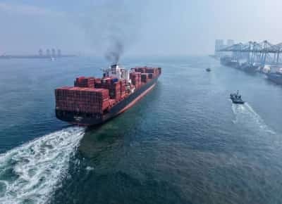 סניקפלציה: איך המכסים החדשים מעלים בשקט את המחירים לצרכנים האמריקאים