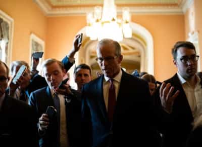 הסנאט האמריקני אישר בהפרש קולות מזערי את חוק המיסים הענק של טראמפ