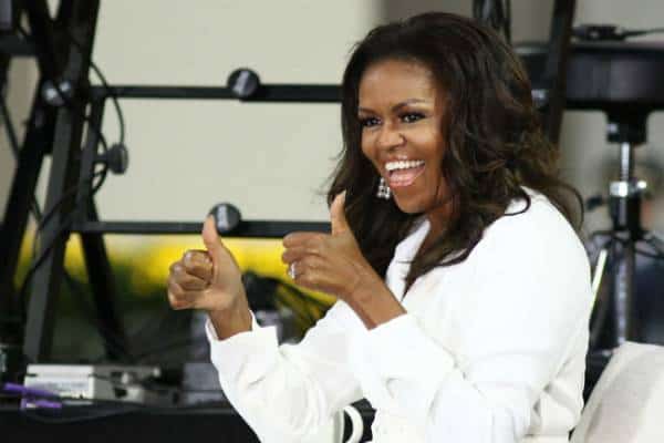 למעלה ממיליון עותקים בתוך כשבועיים: כולם רוצים לקרוא את הזיכרונות של מישל אובמה