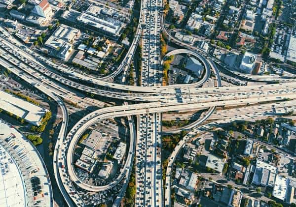 "קרמגדון 3" בדרך ללוס אנג'לס: כביש מהיר מרכזי ייסגר לתנועה