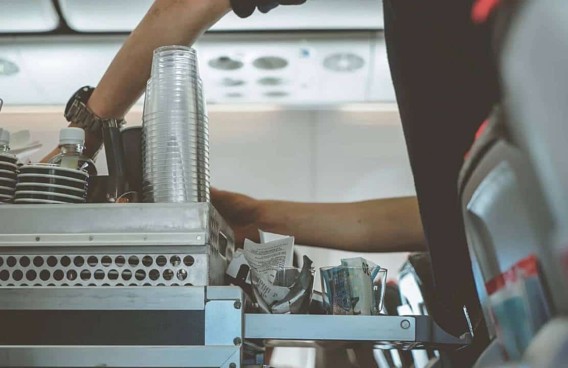 טיסת הבלהות: ‏נוסע 'דלתא' שיכור שהוגשו לו 11 משקאות חריפים תקף מינית אם ובתה המתבגרת בטיסה מסויטת בת 9 שעות