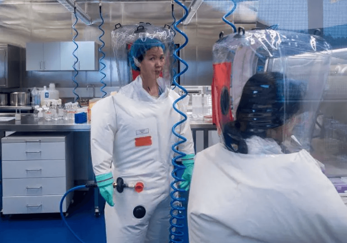 מדענים האמינו שהקורונה דלפה מהמעבדה בווהאן – אך פחדו שדיון על כך יפגע ב"הרמוניה הבינלאומית"